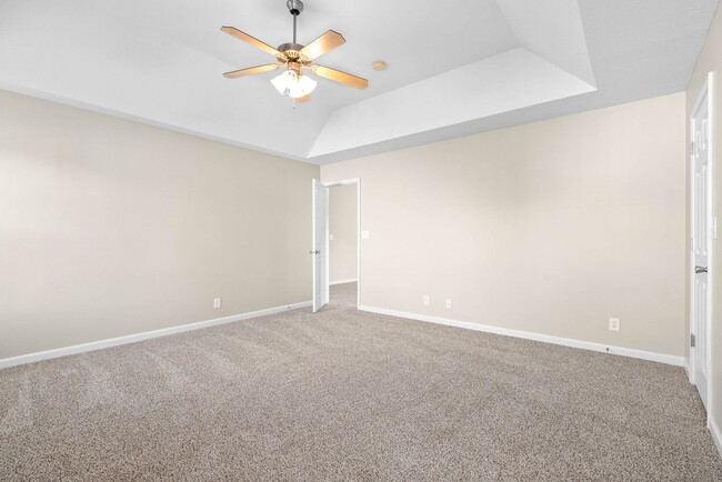 Building Photo - Pet Friendly Three Bedroom with Bonus!