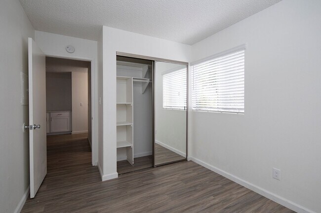 Building Photo - Gorgeous 2BR in Hillcrest with 2 Parking S...