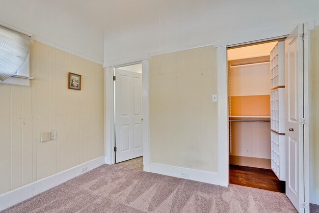 Building Photo - Single Family 3 Bed 2 Bath House in Santa ...