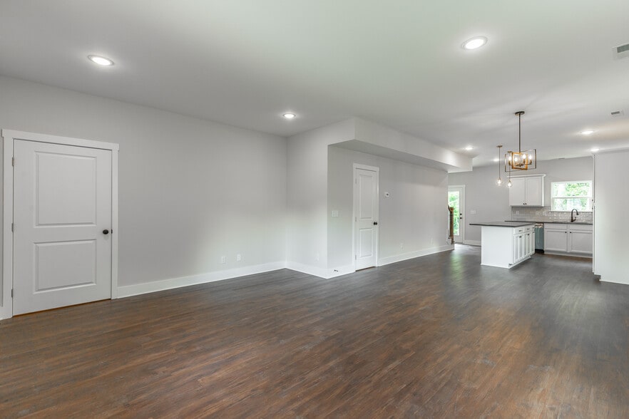 Building Photo - 4654 Heiskell Dr
