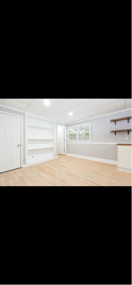 Building Photo - 225 Willow Lake Ln