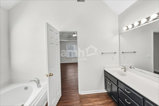 Building Photo - 1364 Saybrook Xing