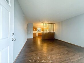 Building Photo - Classic 2-bedroom in King Arthur Court Apa...