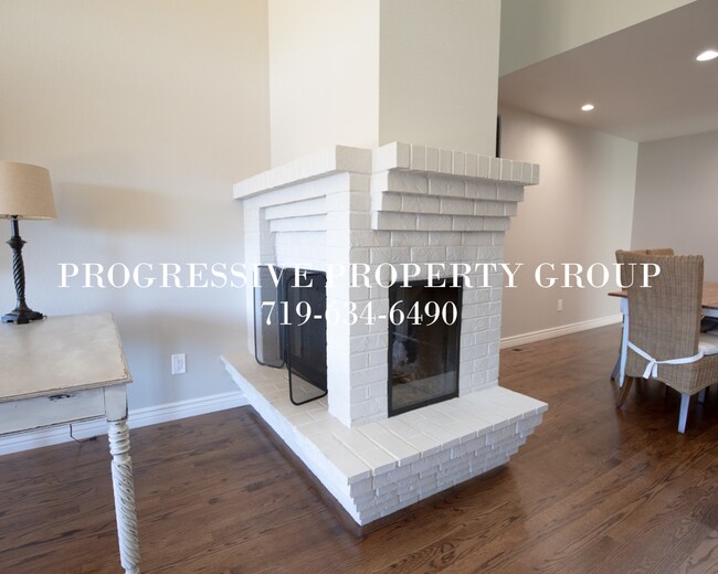 Building Photo - 1120 Hill Cir