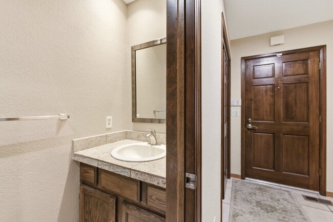 Building Photo - Single-Family Home in Near-Perfect Condition | 931 square foot 3-Car Garage!! | Covered Patio | L...