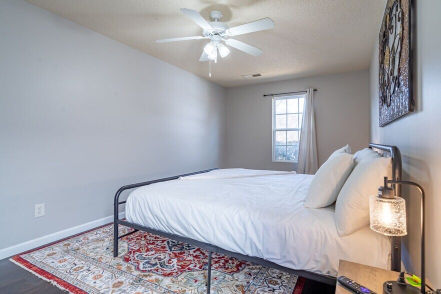 Building Photo - 106 Middlebrook Dr