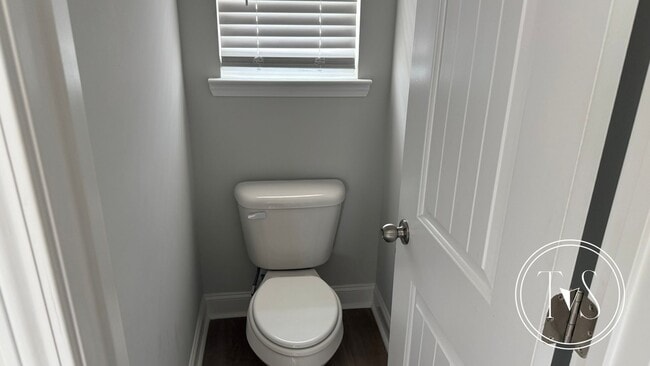 Building Photo - MOVE-IN SPECIAL: $500 OFF 1ST MONTH'S RENT!**