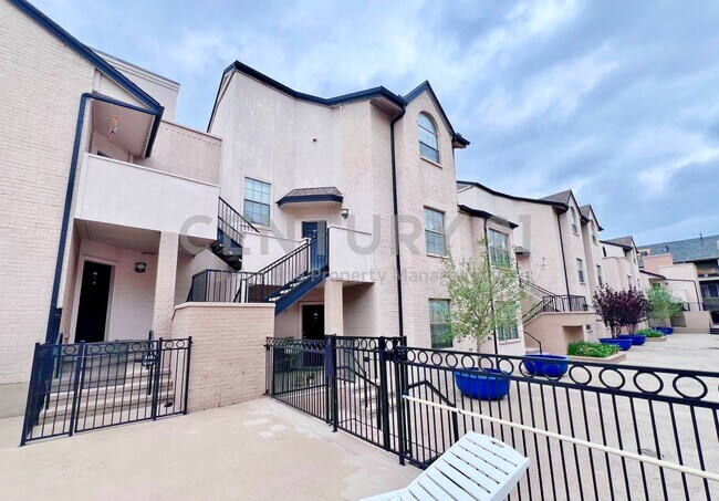 Building Photo - Beautiful 1/1.5 Condo in Dallas For Rent!