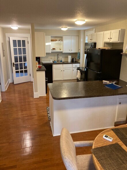 Kitchen Island - 118 Pine St