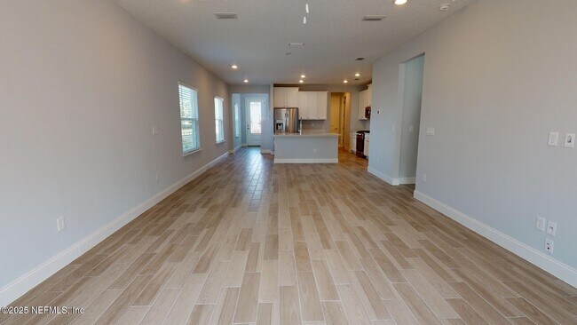 Building Photo - 307 Killarney Ave