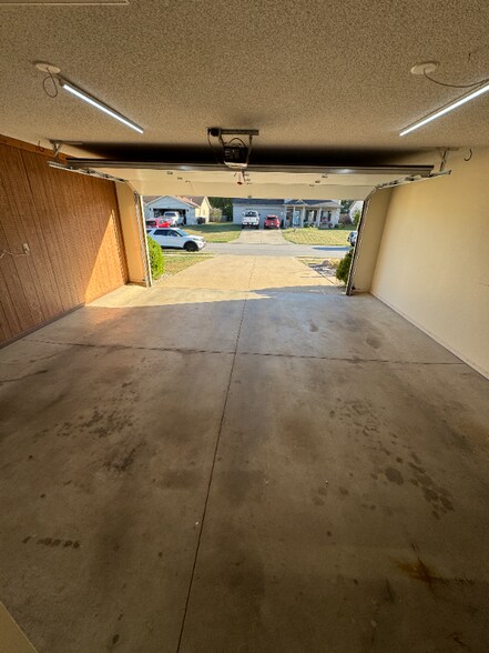 Building Photo - 1238 Oak Bay Run