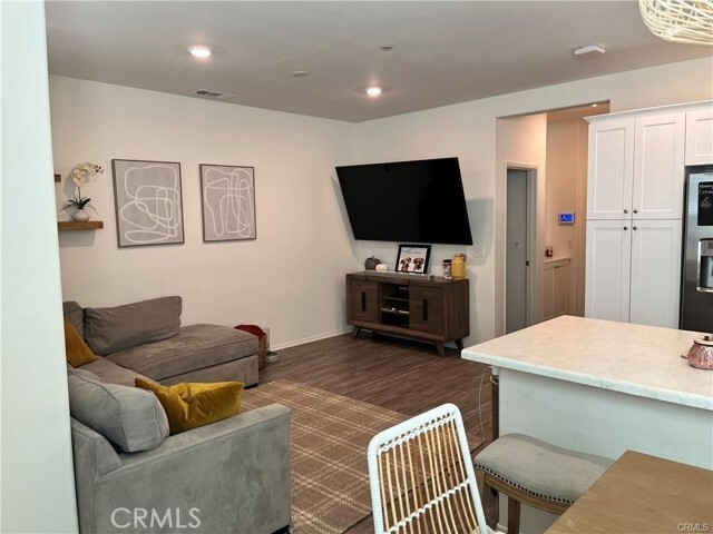 Building Photo - 30419 Town Square Dr
