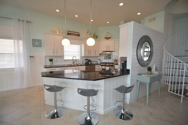 Building Photo - 62 Moody Dr