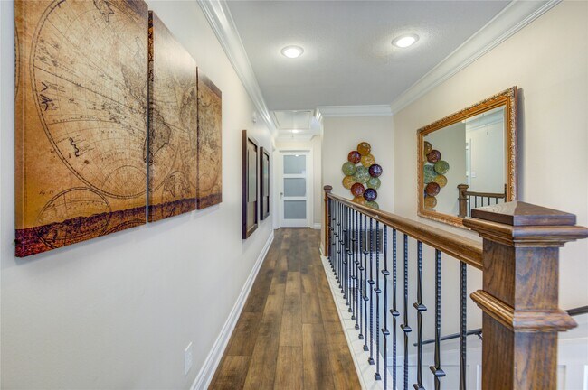 Building Photo - 2527 Potomac Dr