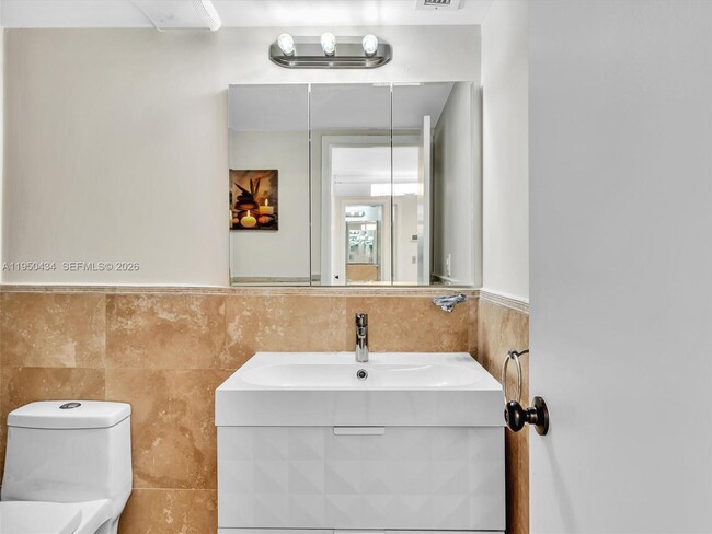 Building Photo - 3140 S Ocean Dr