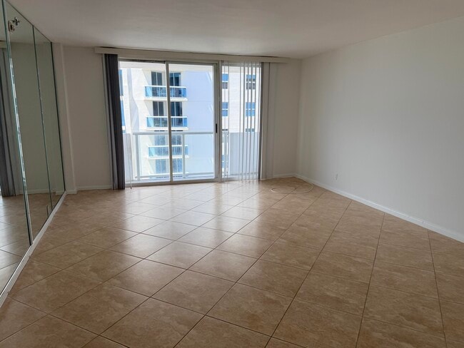 Building Photo - 9195 Collins Ave