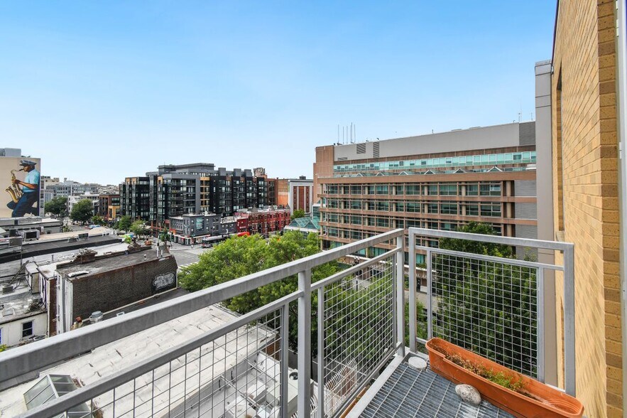 Building Photo - 1390 V St NW