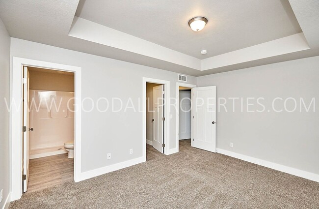 Building Photo - Beautiful 3 bedroom 2.5 bath townhome in W...