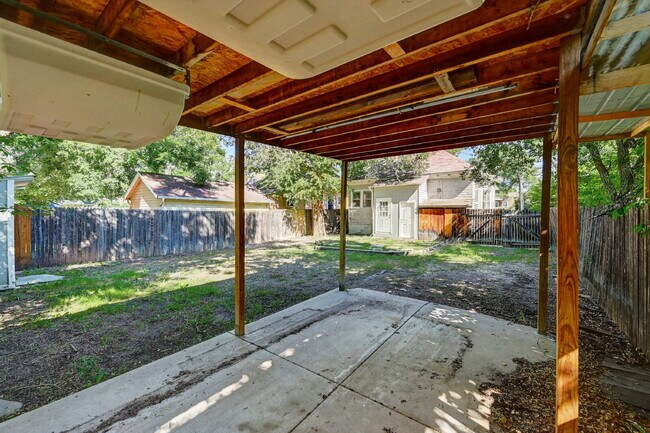 Building Photo - $1,750.00 - 2 Bedrooms, 1 Bathroom, Single...