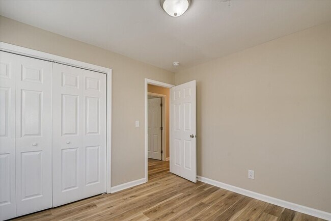 Building Photo - 2620 Lumpkin Rd