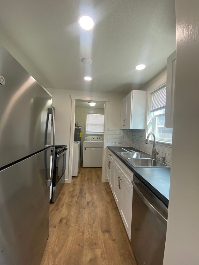 Building Photo - ? Fully Remodeled 1 Bed / 1 Bath Home Near Franklin Park ?