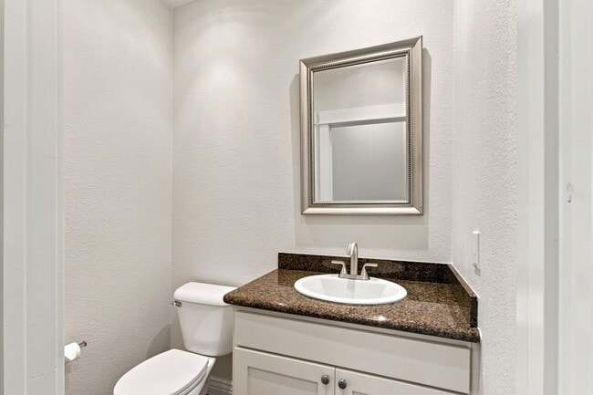 Building Photo - 136 Creekside Village Dr