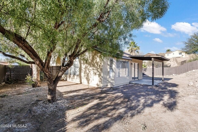 Building Photo - 7209 S Avenida Del Nopal
