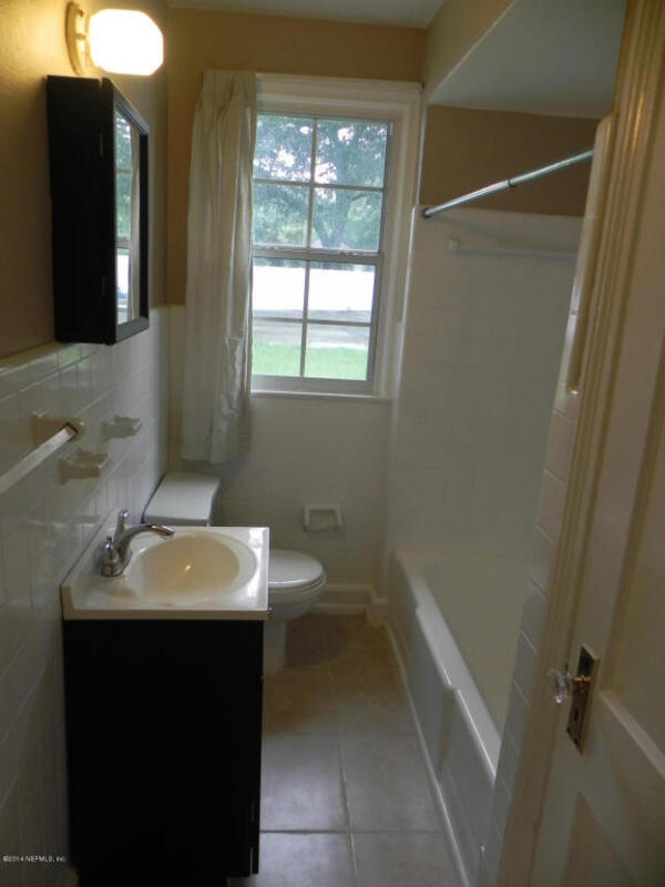 Building Photo - 2704 Spring Park Rd