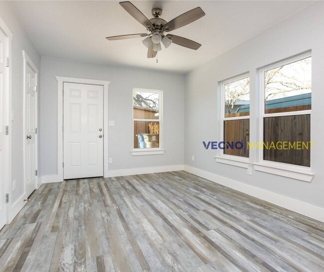 Building Photo - 129 E Torrey St