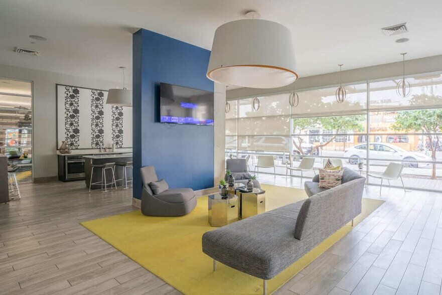 Building Photo - 295 E Roosevelt St