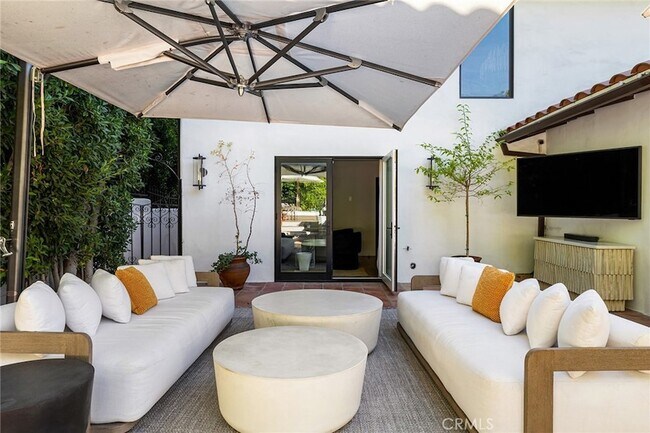 Building Photo - 5115 Los Feliz Blvd
