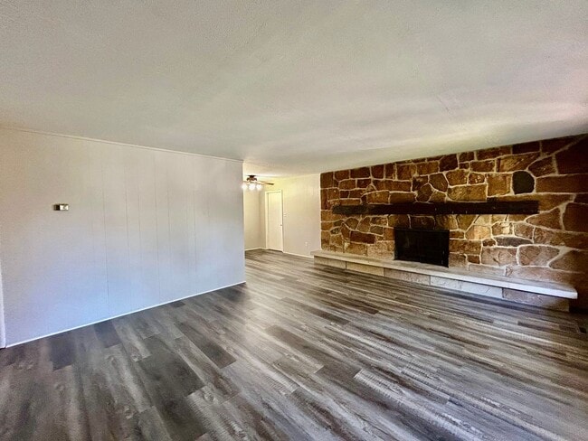 Building Photo - Charming 3-Bedroom Ranch in Bedford Heights