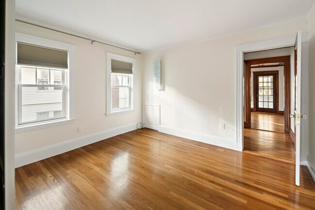 Building Photo - 113 Cushing Ave