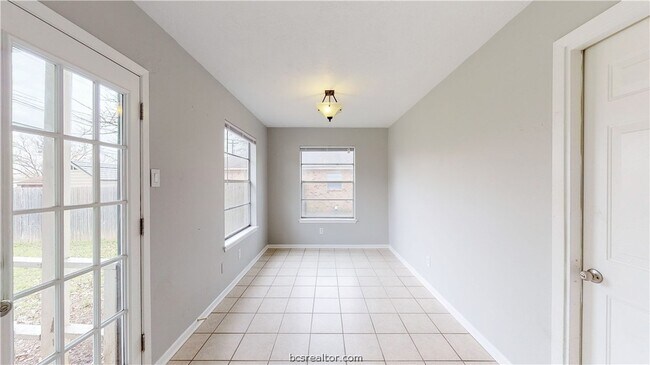 Building Photo - 1107 Braeswood Dr