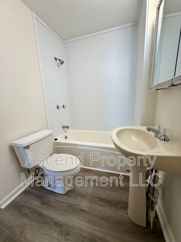 Building Photo - 3208 Dodds Ave