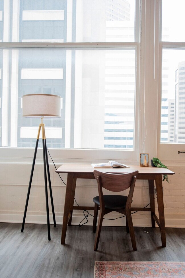 Building Photo - 125 W Market St