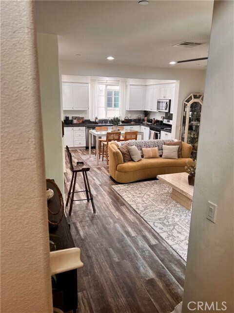 Building Photo - 180 Dorsett Ave