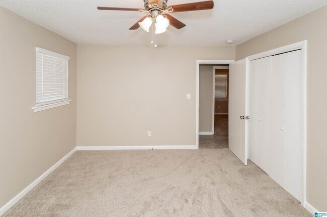 Building Photo - 525 Oak Crest Dr