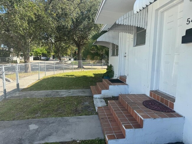 Building Photo - 1100 NW 71st St