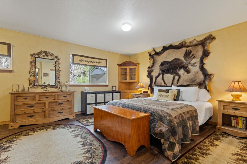 Building Photo - 670 Riverside Rd