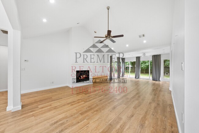 Building Photo - 2250 Rock Springs Ct