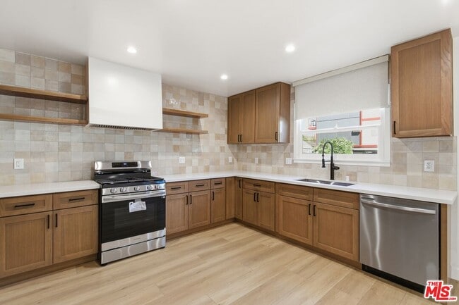 Building Photo - 5411 Troost Ave