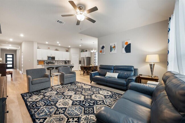 Building Photo - 2212 Prairie Oaks Dr