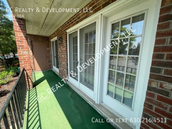 Building Photo - ***DOWNTOWN ELK GROVE VILLAGE - 1 BDRM CON...