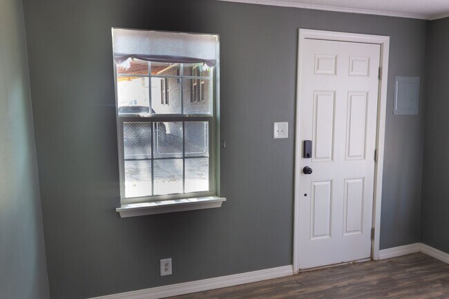 Building Photo - 3411 E 5th Pl