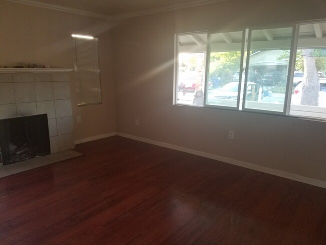 Building Photo - 916 Sonoma Ave