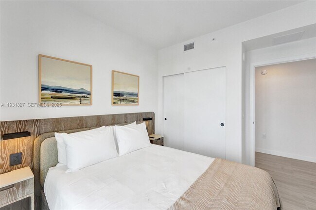 Building Photo - 580 72nd St