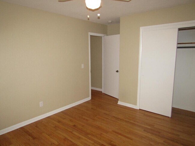 Building Photo - 290 Orchard Dr #4