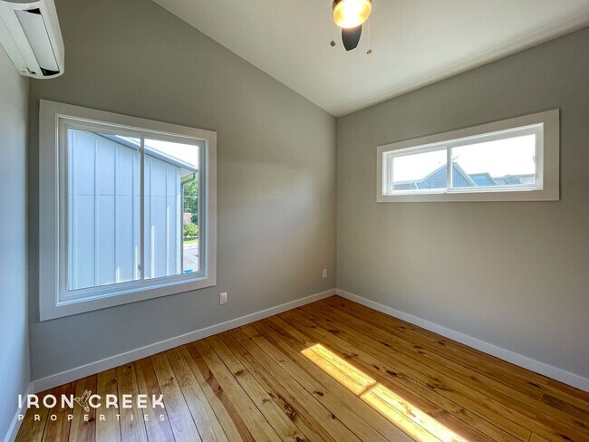 Building Photo - Beautiful, Brand-New Compact Cottage in So...