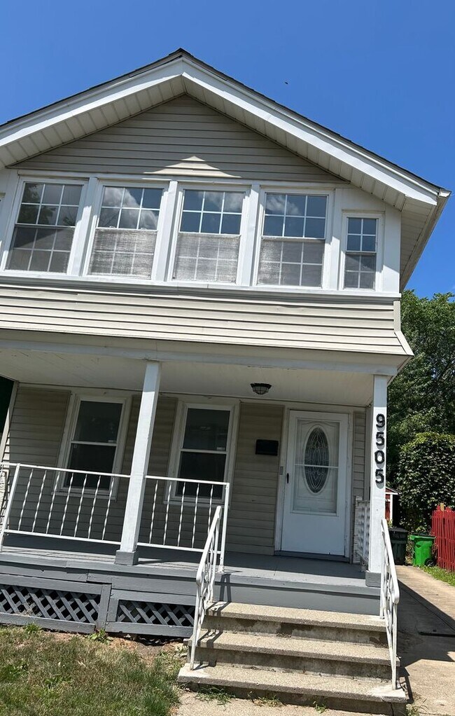 Building Photo - 9505 Sladden Ave